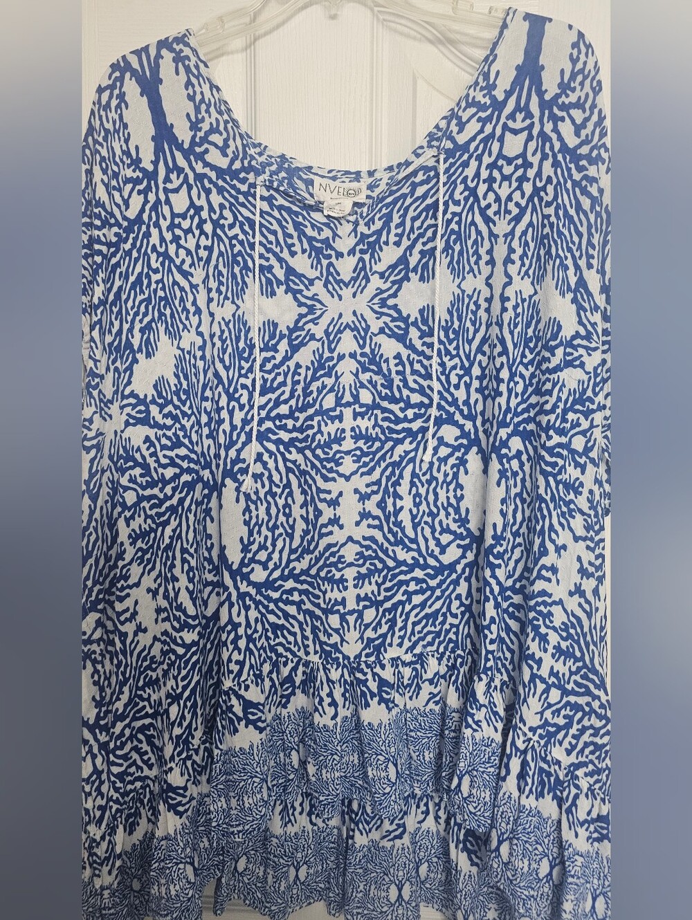NVELOP beach cover-up features a vibrant, coastal-inspired design Size L/XL - Picture 5 of 8